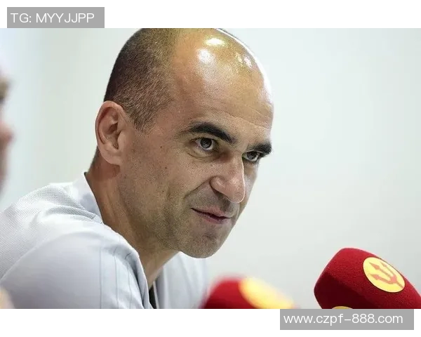 马丁内斯的传奇人生与足球之路：从青涩少年到世界级球星的蜕变与成长