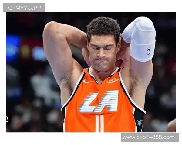 布鲁克洛佩斯：从NBA巨星到篮球战术的多面手