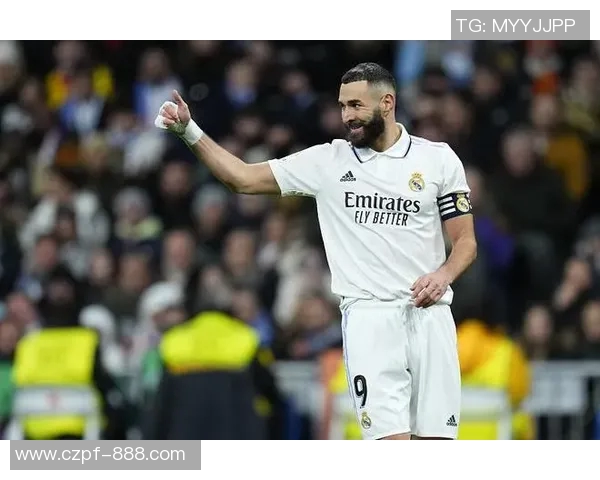 本泽马:从足球天才到传奇前锋的辉煌旅程与成就解析